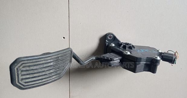Accelerator Pedal Toyota Noah/ Voxy Zrr70