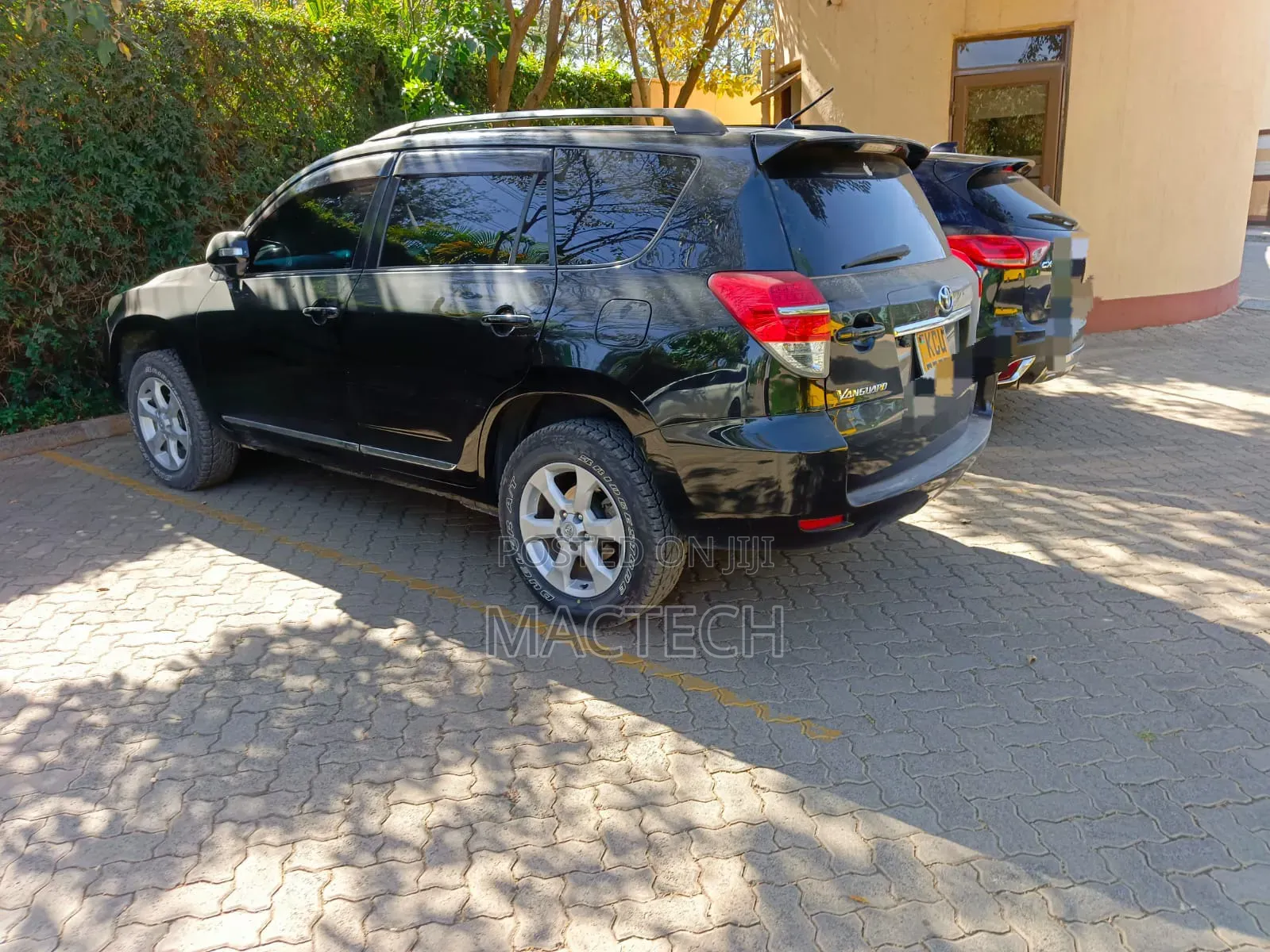 Toyota Vanguard 2012 Black