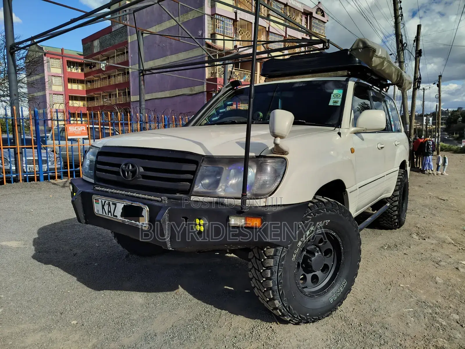 Toyota Land Cruiser 2000 White