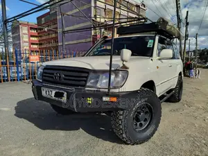Toyota Land Cruiser 2000 White