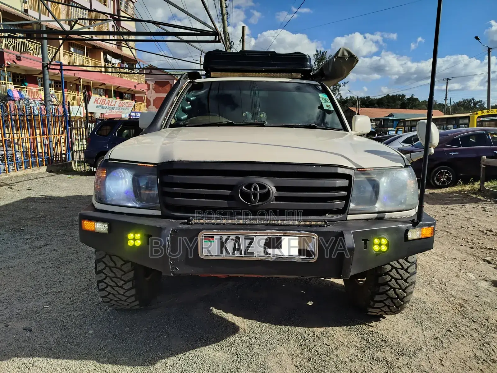 Toyota Land Cruiser 2000 White
