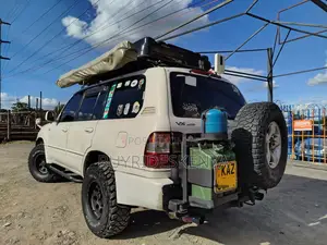 Toyota Land Cruiser 2000 White