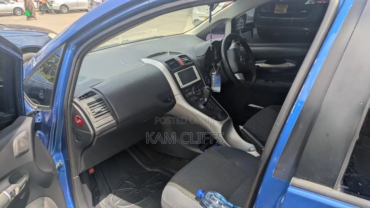 Toyota Auris 2010 Blue