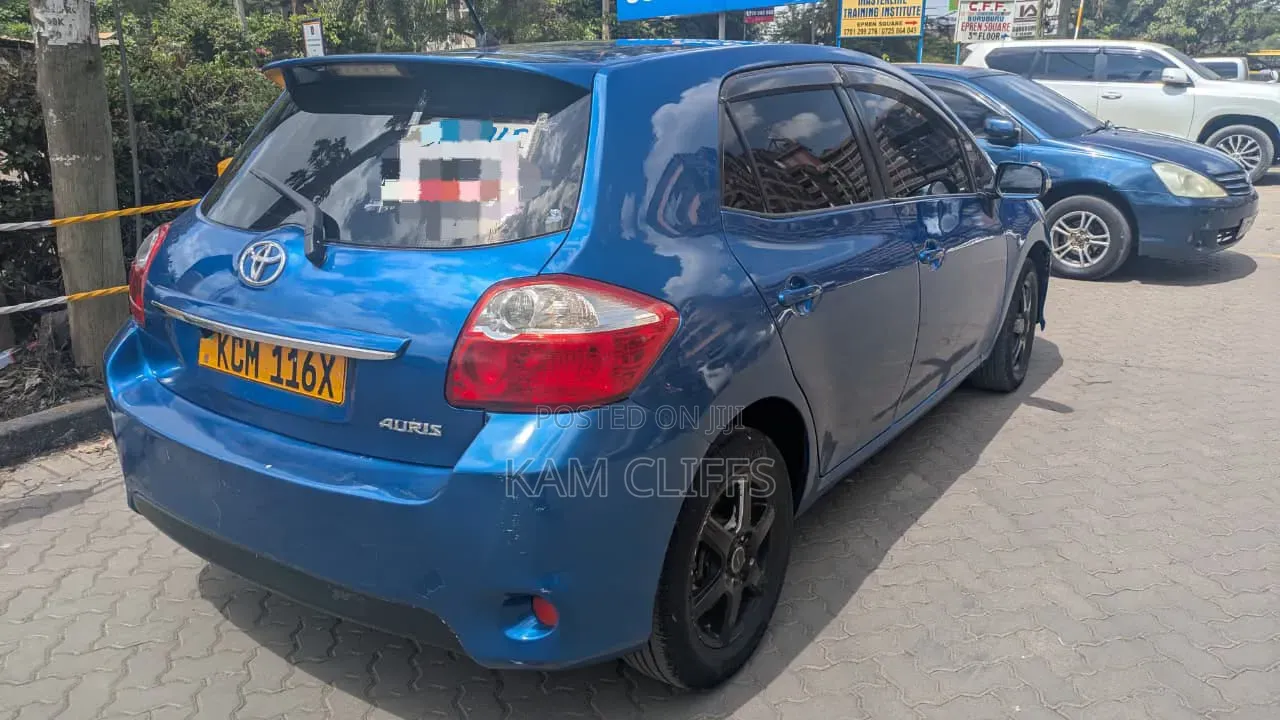 Toyota Auris 2010 Blue