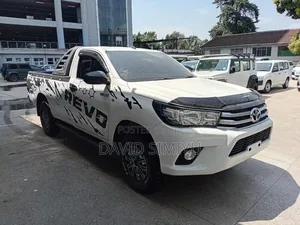 Toyota Hilux 2019 White