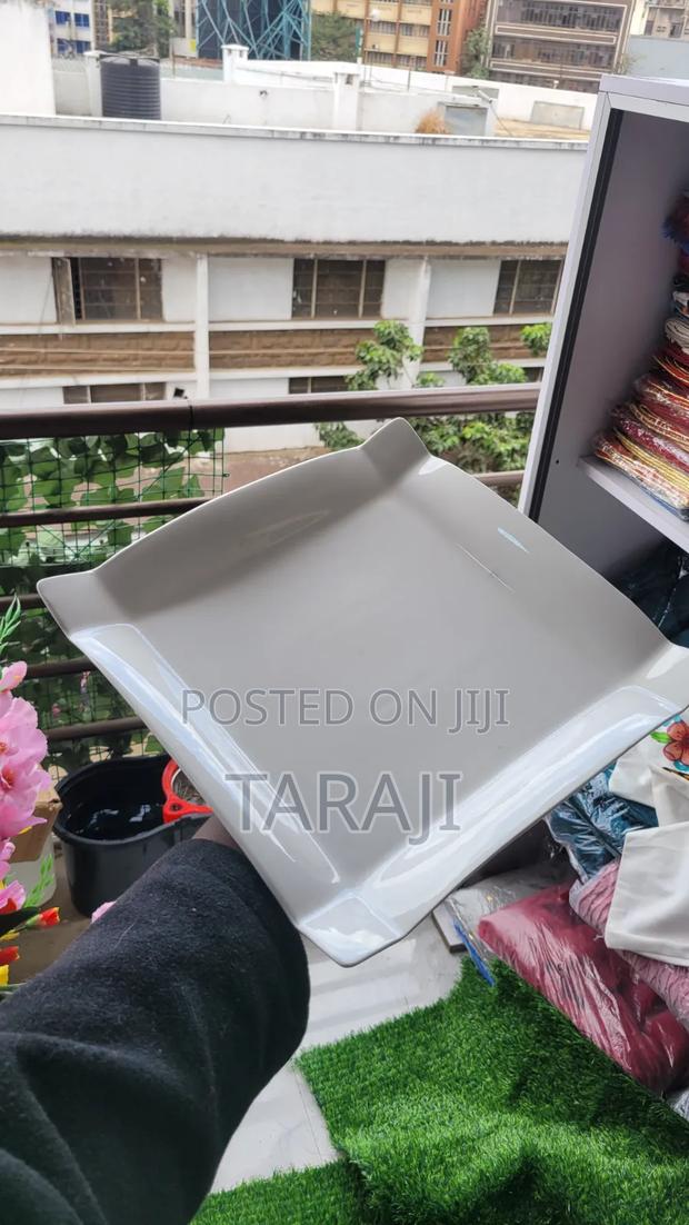 Premium Minimalist Square Ceramic Plates - thumbnail 4