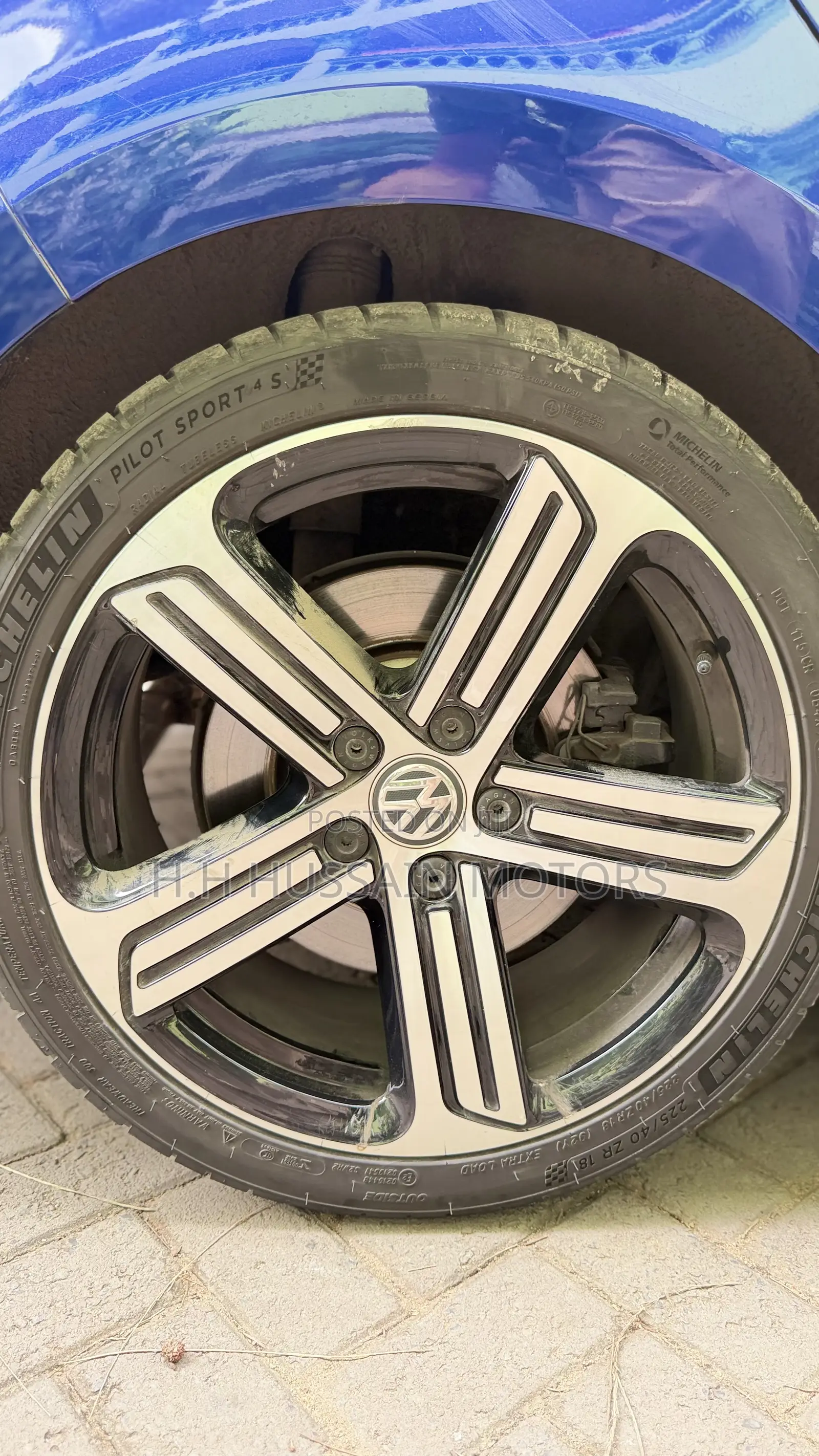 Volkswagen Golf R 4-Door w/DCC & Navigation 2019 Blue
