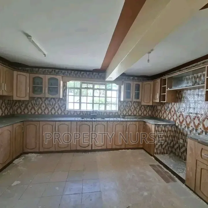 4bdrm Maisonette in Gateway Mall Area for rent