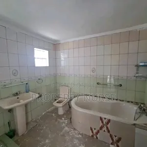 4bdrm Maisonette in Gateway Mall Area for rent