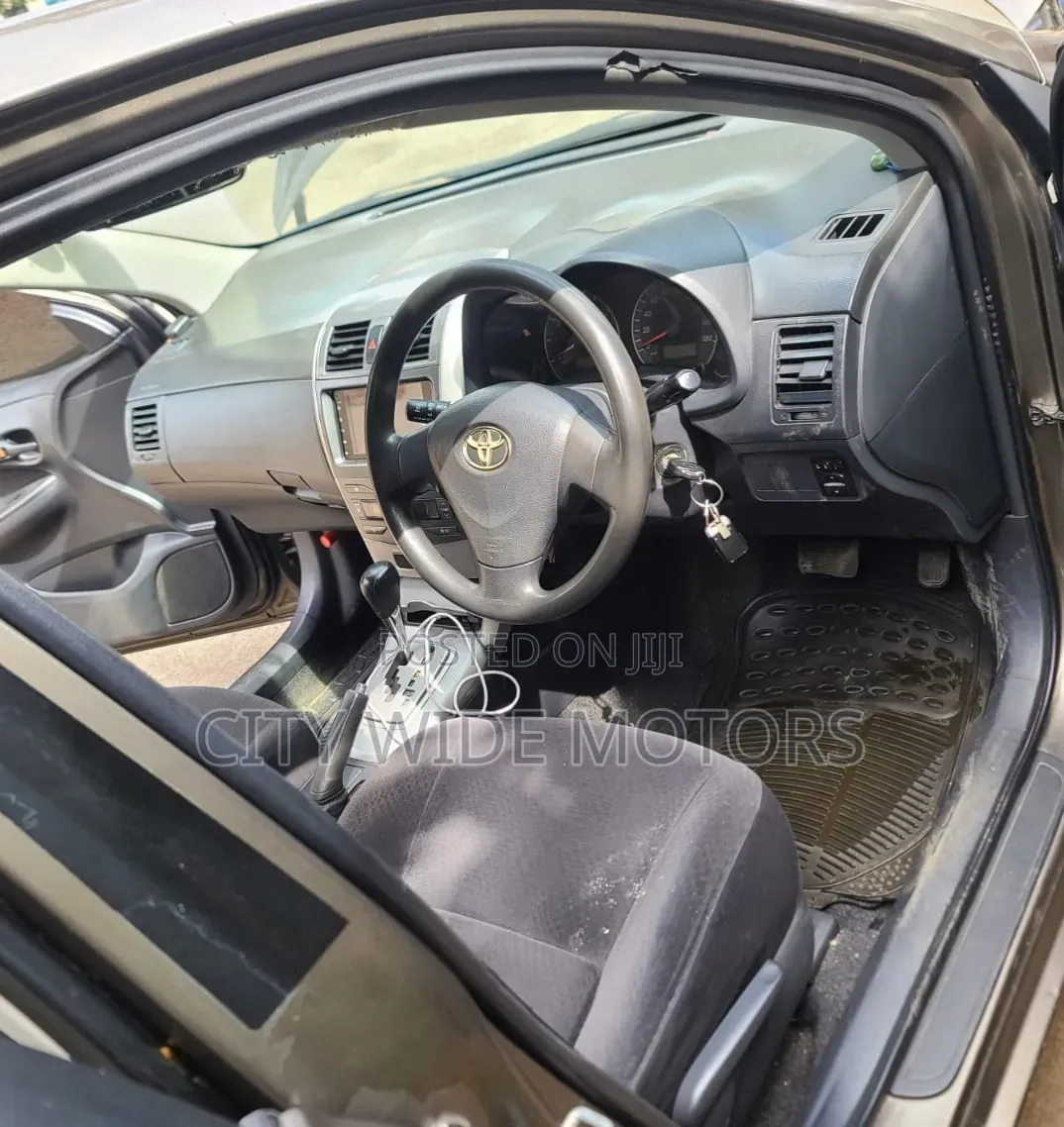 Toyota Corolla Fielder 2010 Gold
