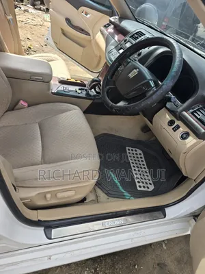 Toyota Crown 2010 White