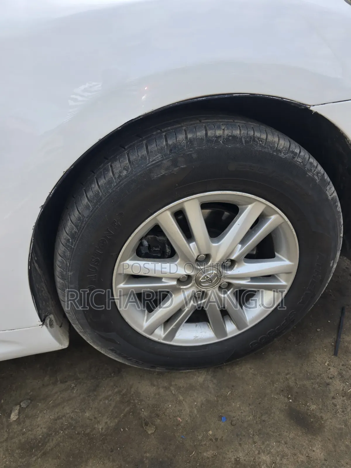 Toyota Crown 2010 White