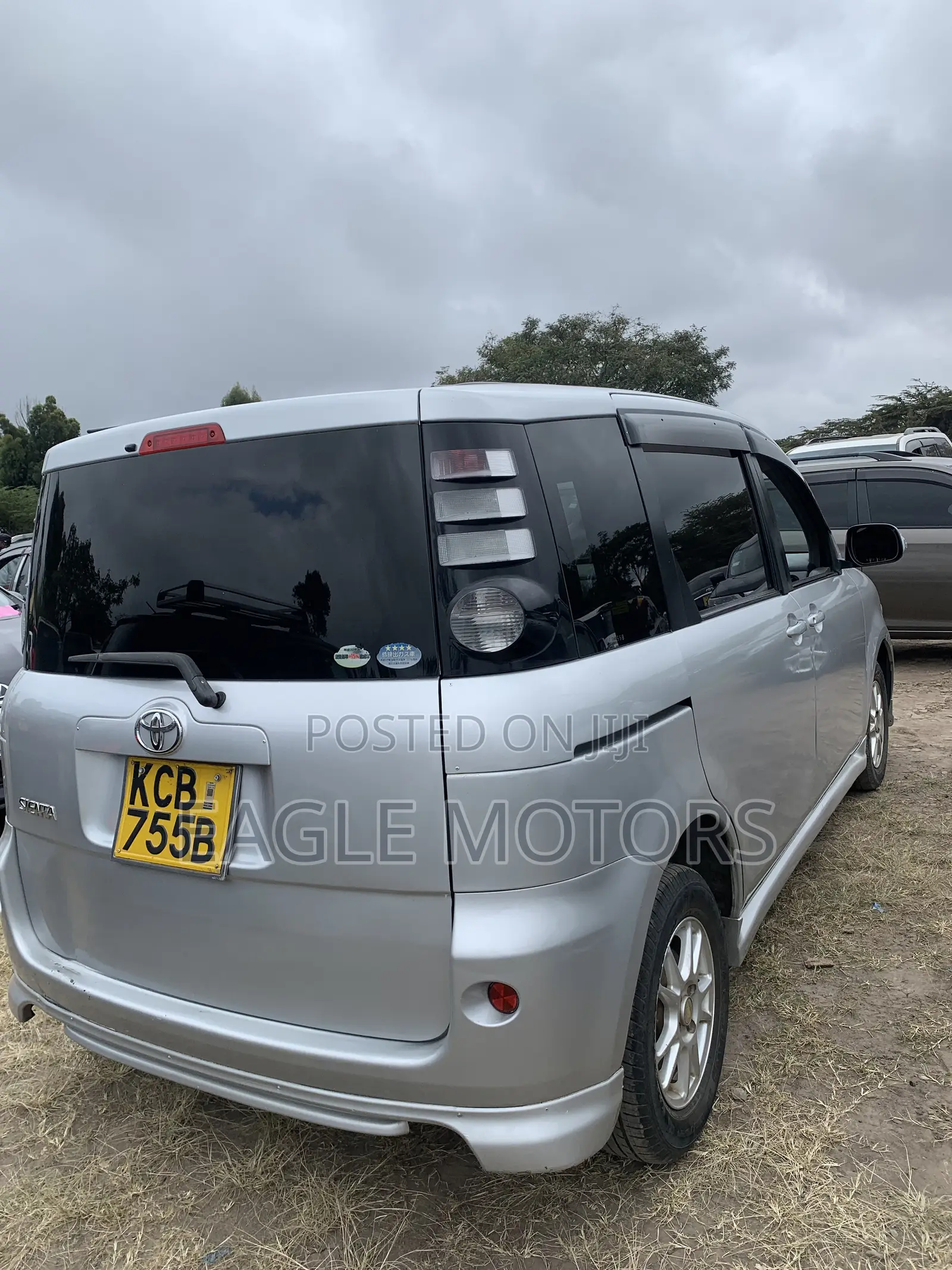 Toyota Sienta 2010 Silver