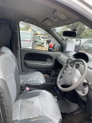 Toyota Sienta 2010 Silver