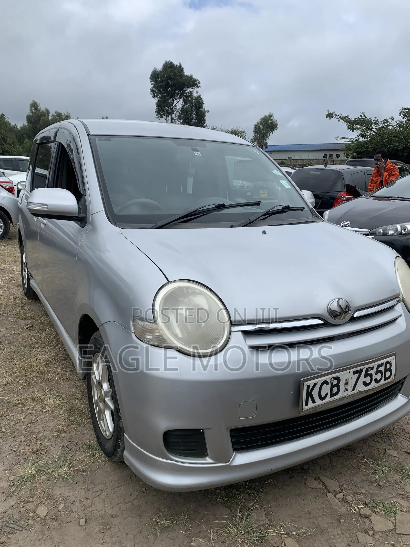 Toyota Sienta 2010 Silver