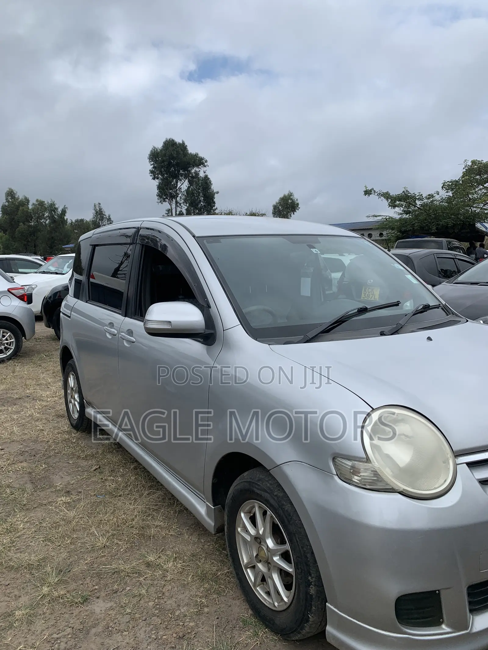 Toyota Sienta 2010 Silver