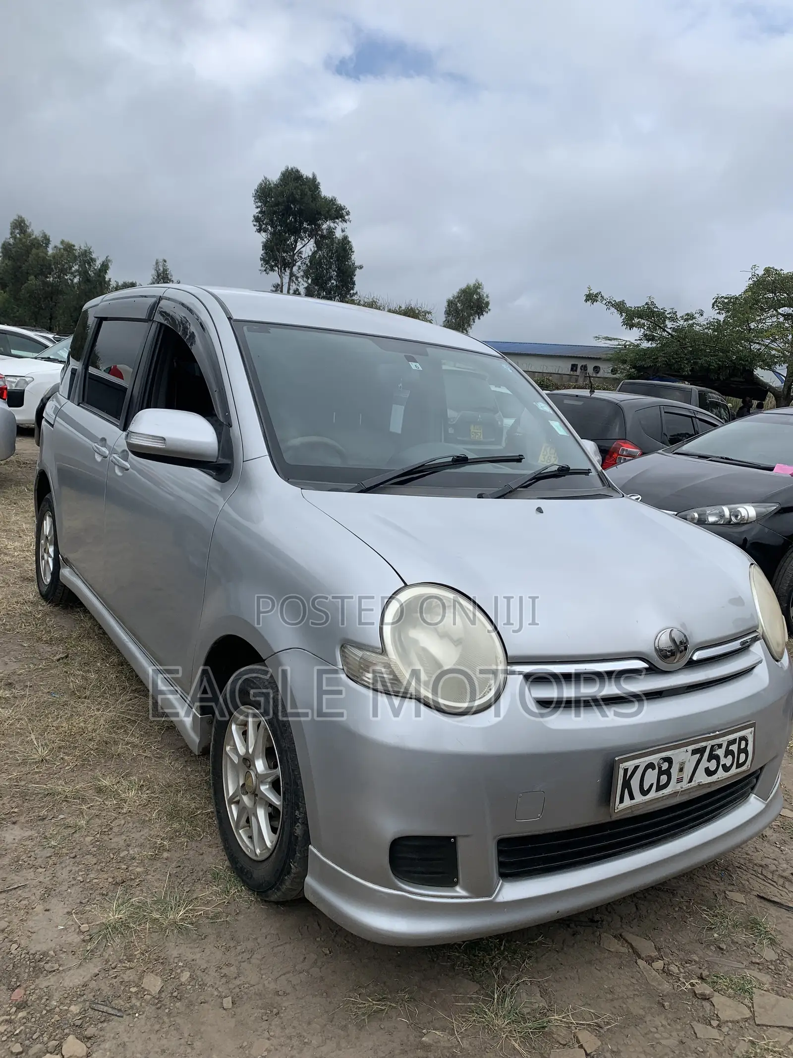 Toyota Sienta 2010 Silver