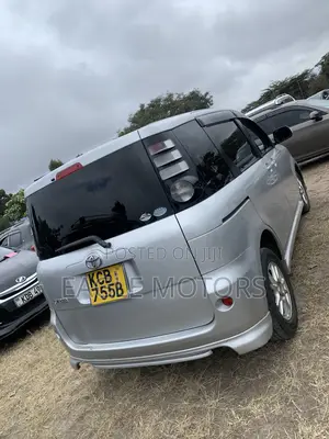 Toyota Sienta 2010 Silver
