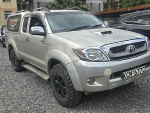 Toyota Hilux 2010 Gold