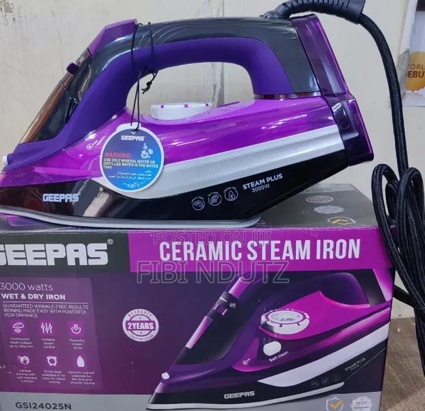 Geepas Heavy Duty Ceramic Wet Dry Steam Iron 3000w Gsi24025n