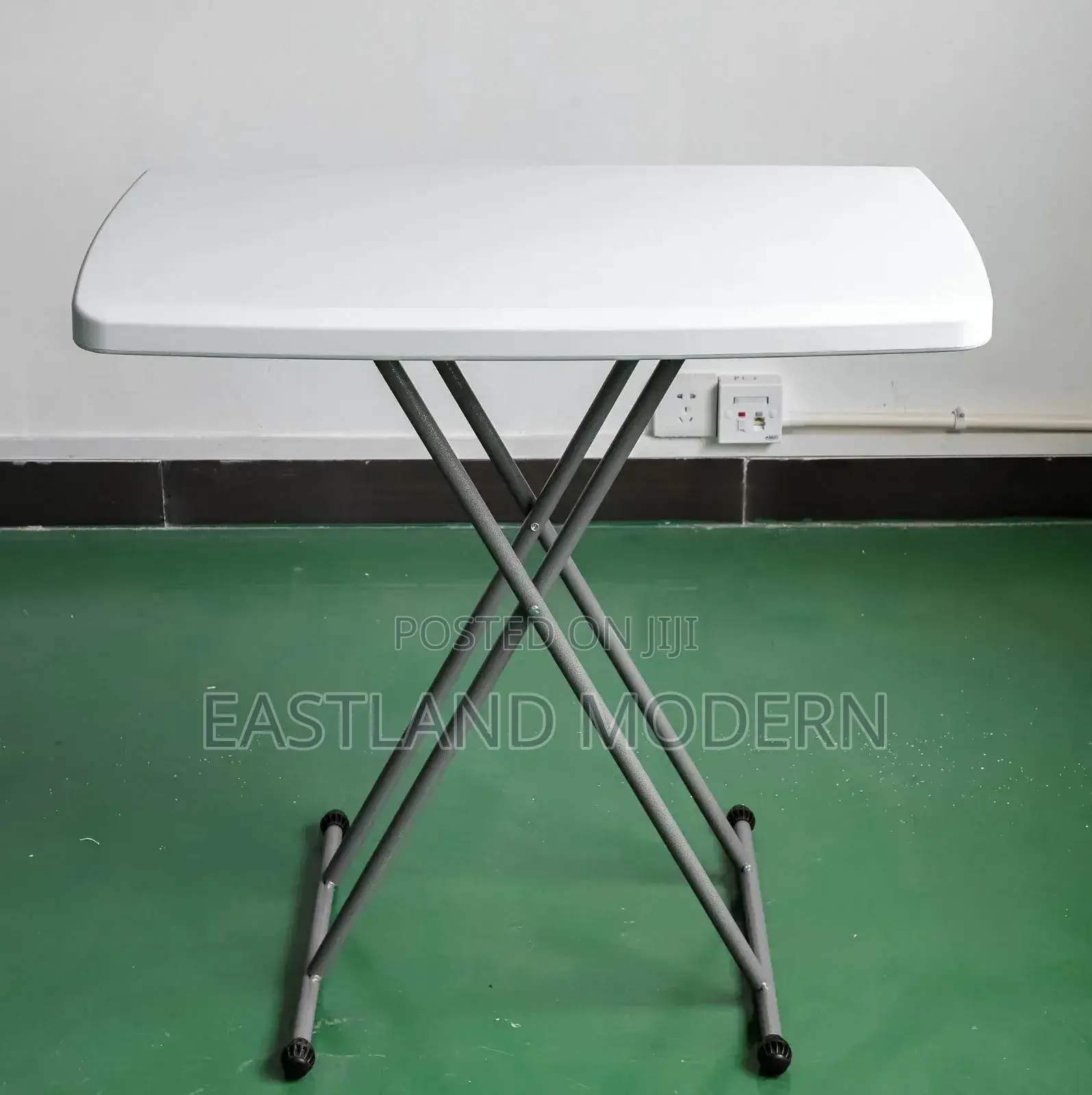 Square Adjustable Table