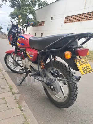 Bajaj Boxer 125 2025 Red