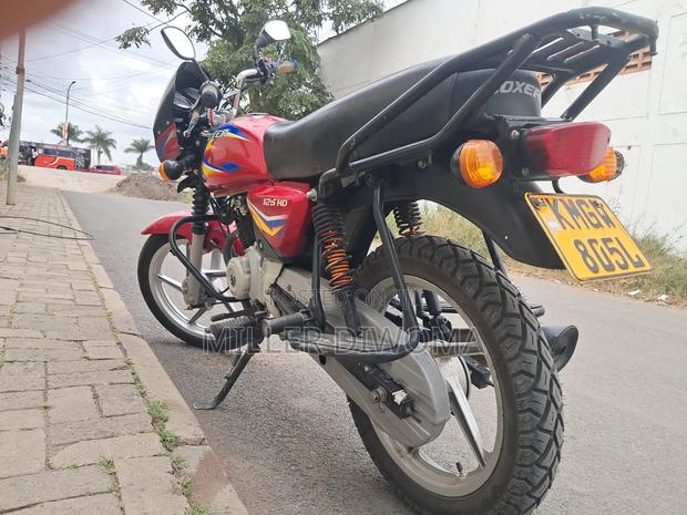 Bajaj Boxer 125 2025 Red - thumbnail 3