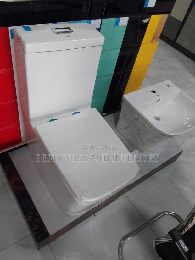 Toilet and Smart Toilets - thumbnail 2