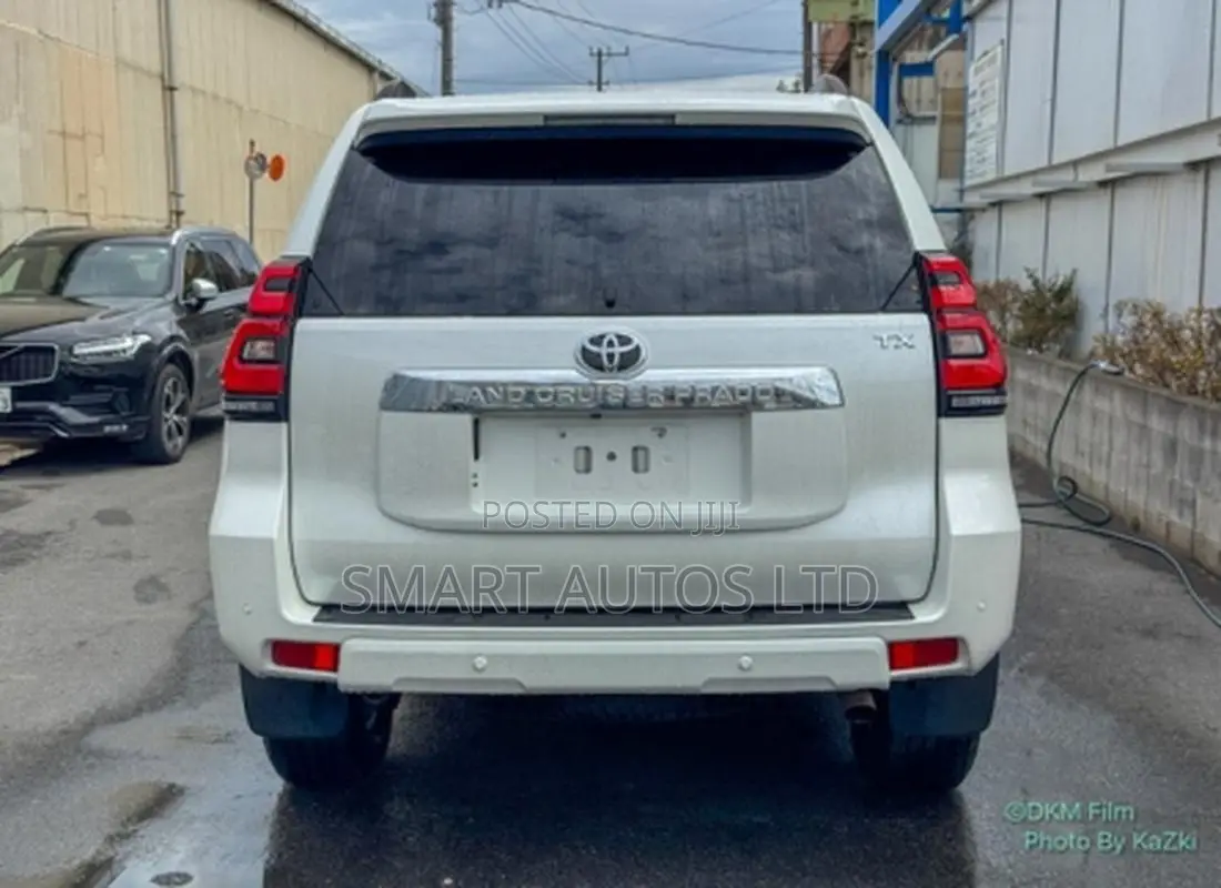 Toyota Land Cruiser Prado 2.8 2021 Off white