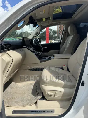 Toyota Land Cruiser LC300 2023 White
