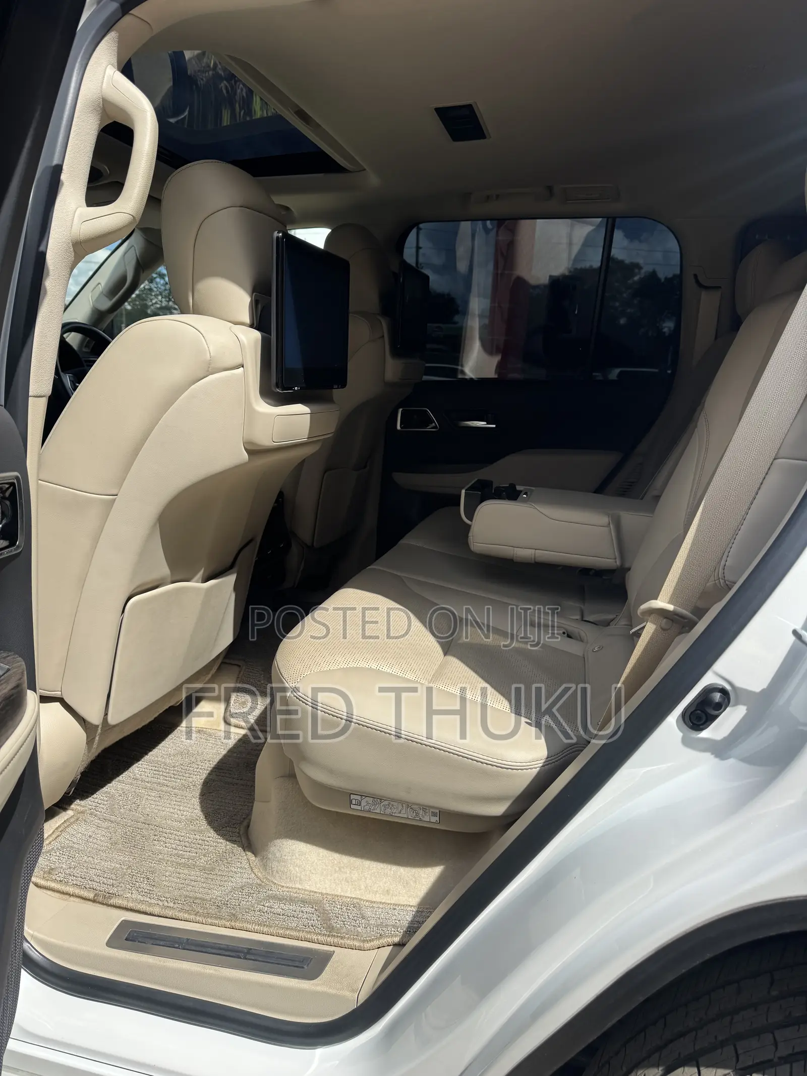 Toyota Land Cruiser LC300 2023 White