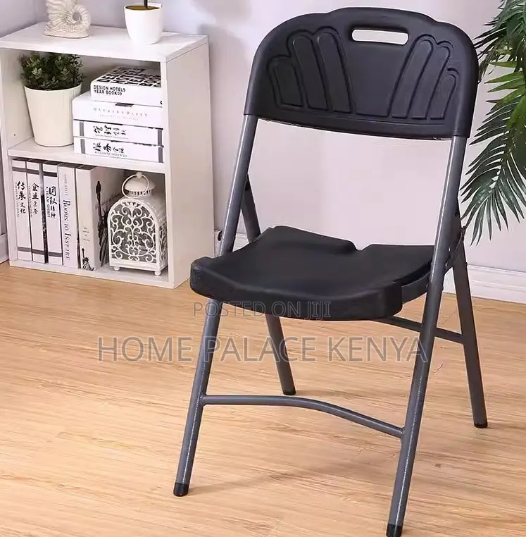Outdoor Chair: Lightweight Plastic Chair With Handle