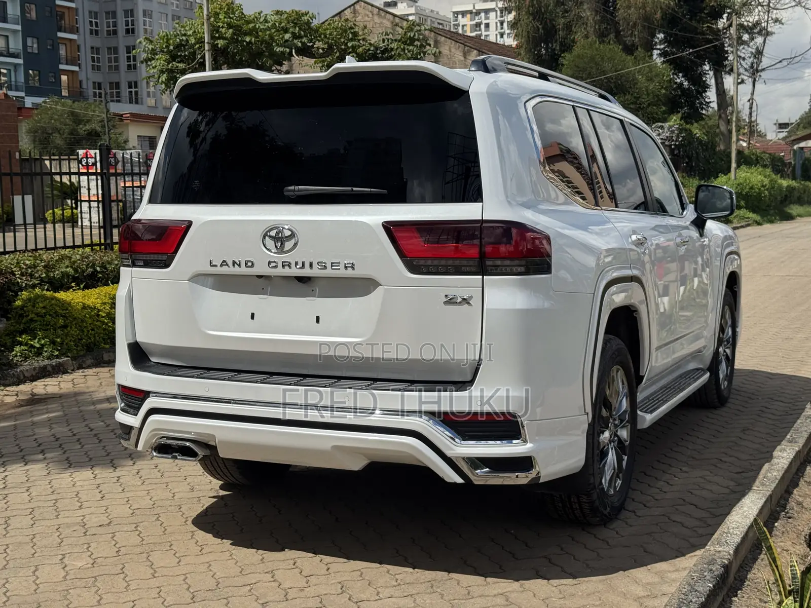 Toyota Land Cruiser LC300 2023 White