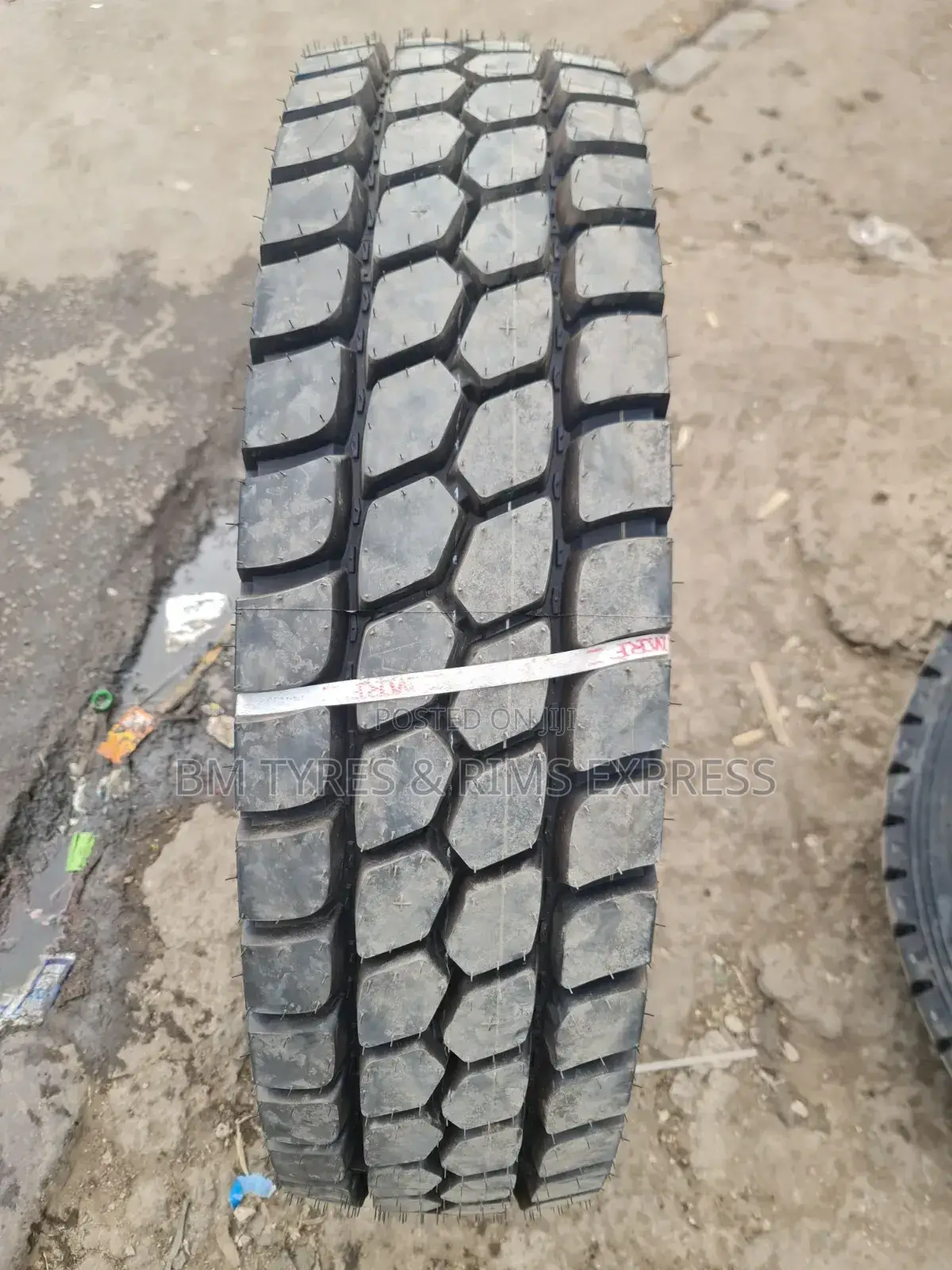 10000 R20 MRF Tires (Diff) India