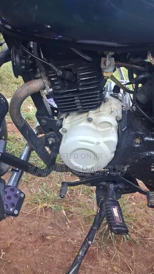 Bajaj Boxer 2020 White