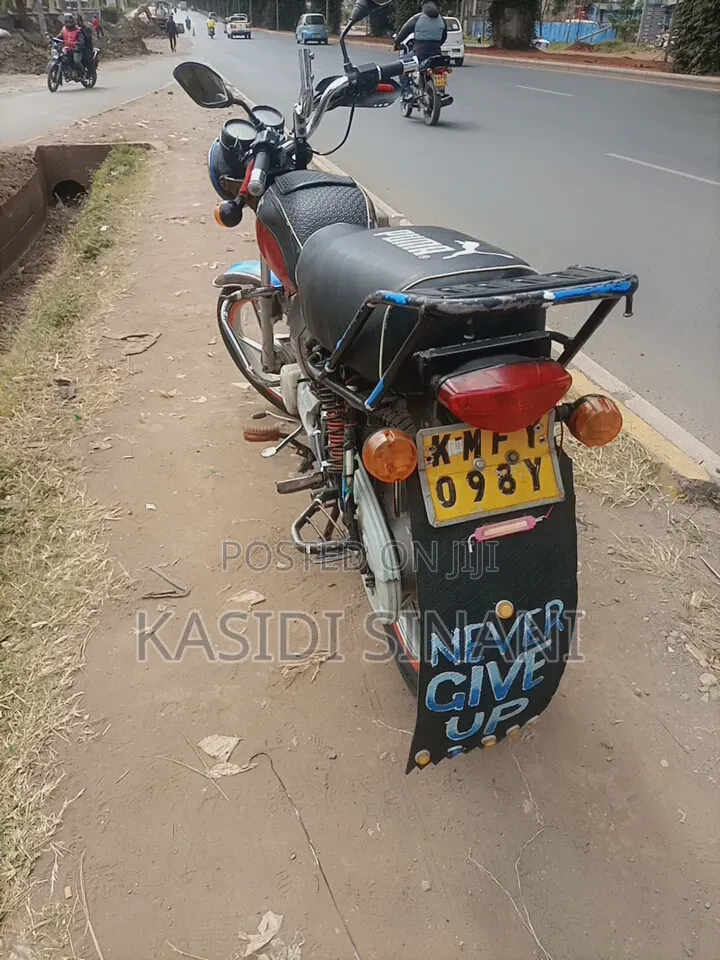 Bajaj Boxer 100 2022 Red