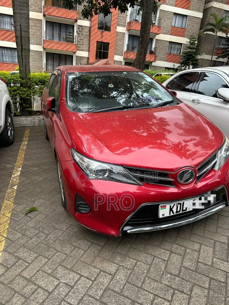 Toyota Auris 2016 Maroon