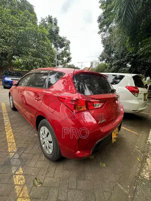 Toyota Auris 2016 Maroon