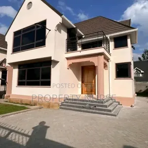 5bdrm Maisonette in Gateway Mall Area for rent