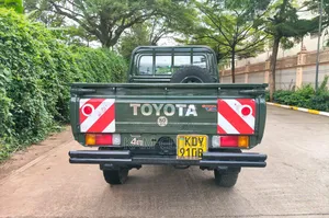 Toyota Land Cruiser 79 Series 2009 Green