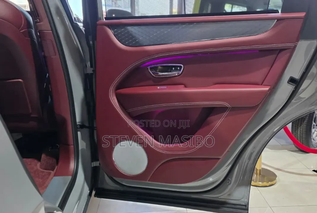 Bentley Bentayga 2024 Gray