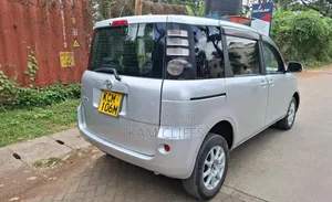 Toyota Sienta 2010 Silver