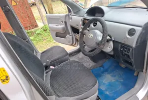 Toyota Sienta 2010 Silver