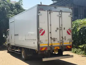 Isuzu Elf Truck 2017 White