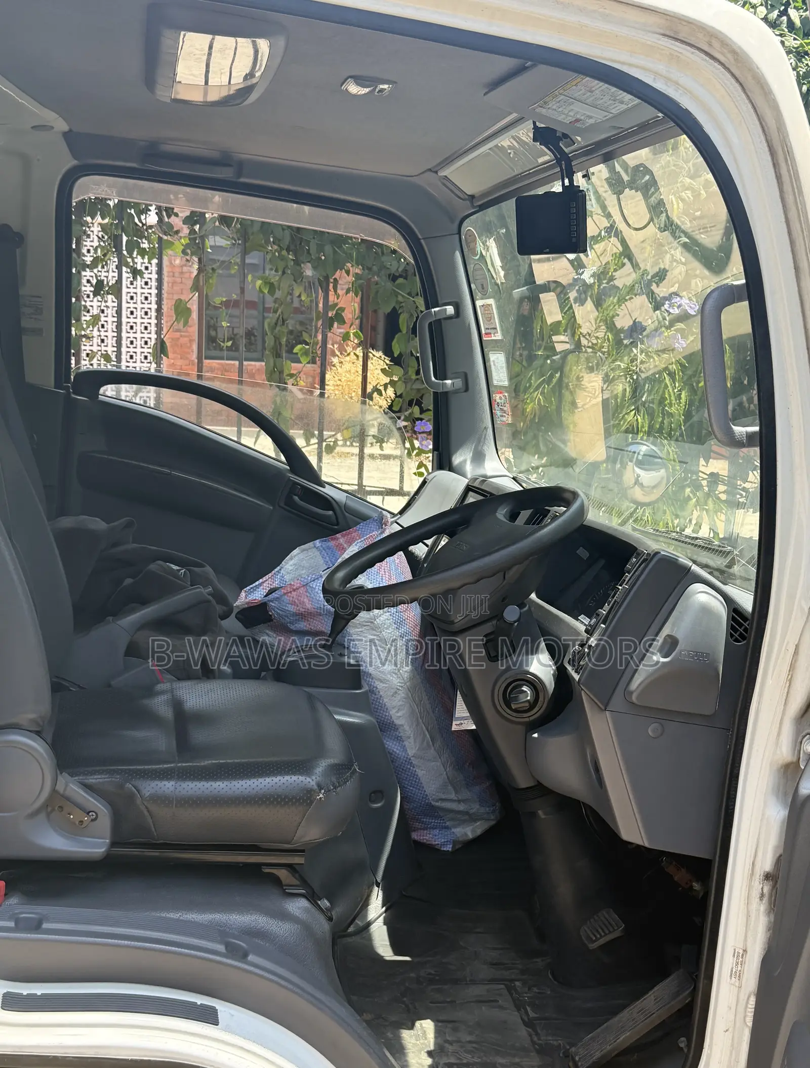 Isuzu Elf Truck 2017 White
