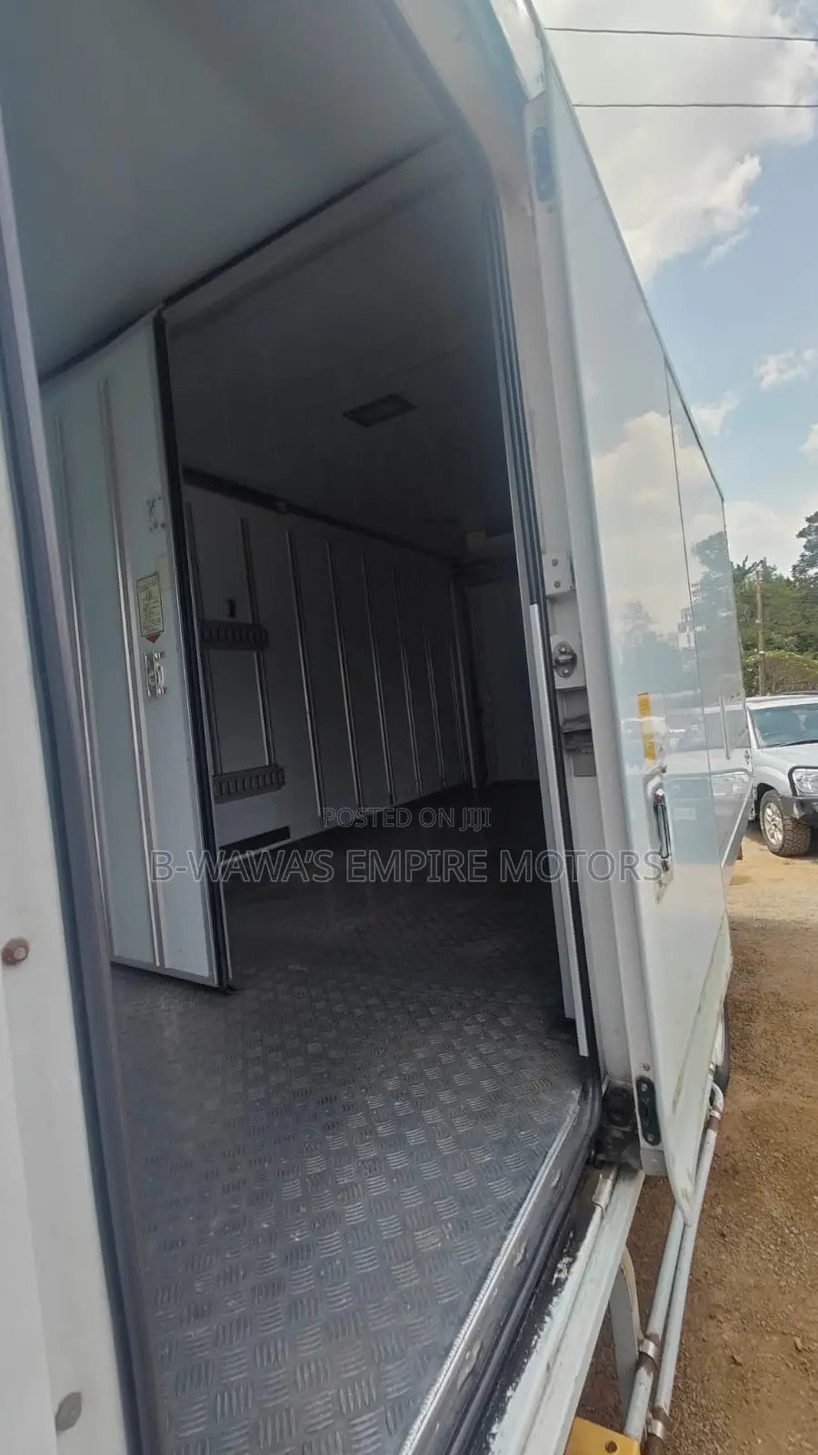 Isuzu Elf Truck 2017 White