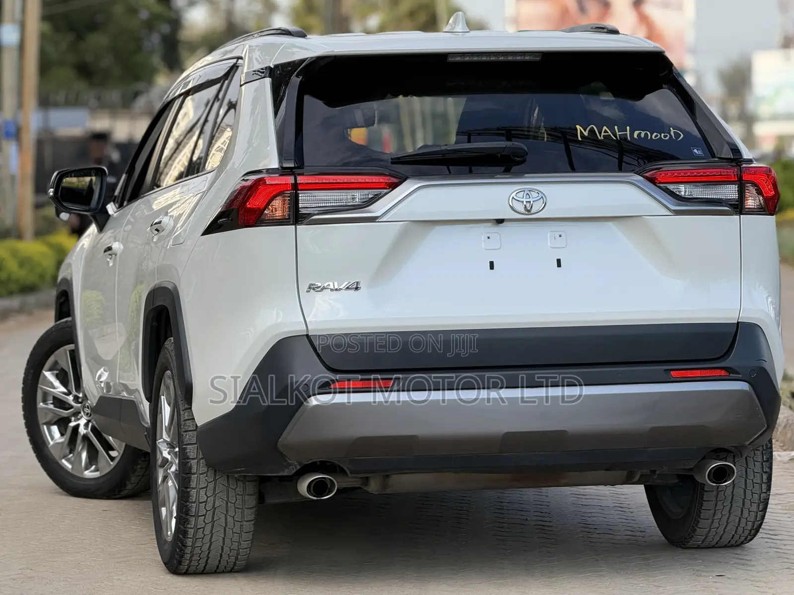 Toyota RAV4 LE AWD 2019 White