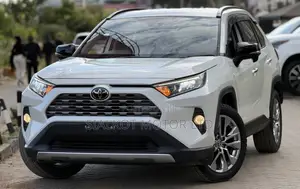 Toyota RAV4 LE AWD 2019 White
