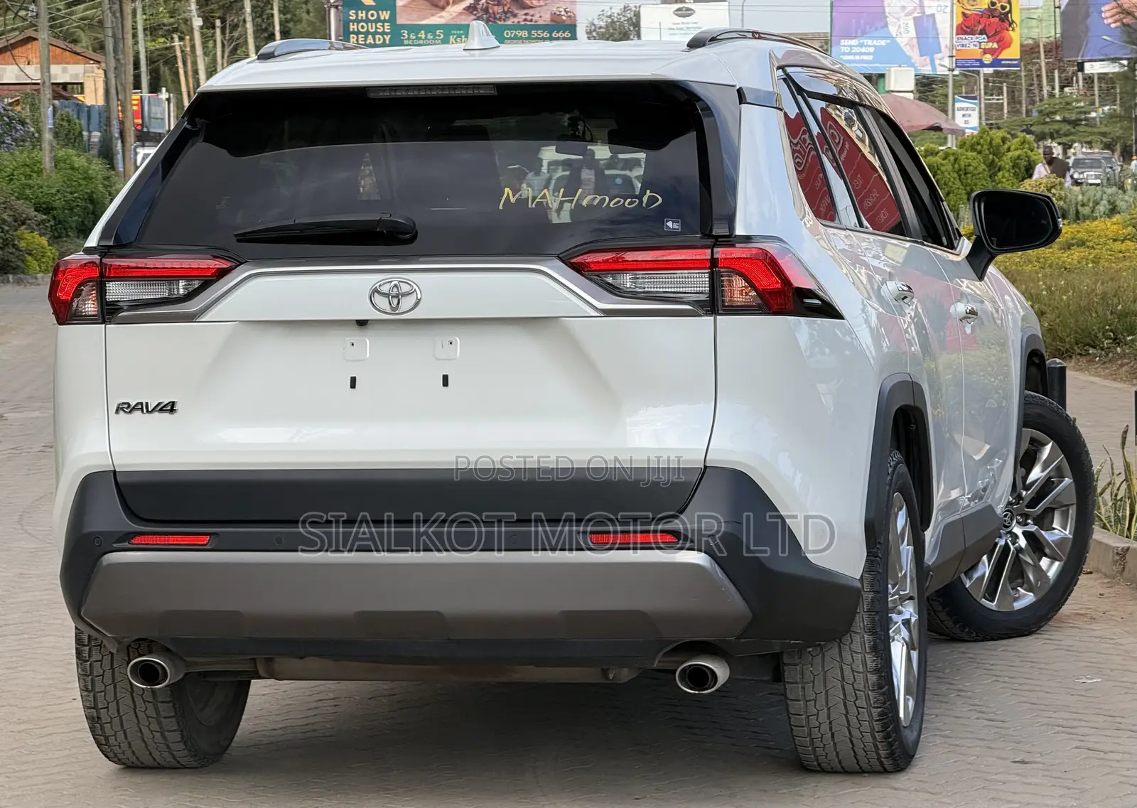 Toyota RAV4 LE AWD 2019 White