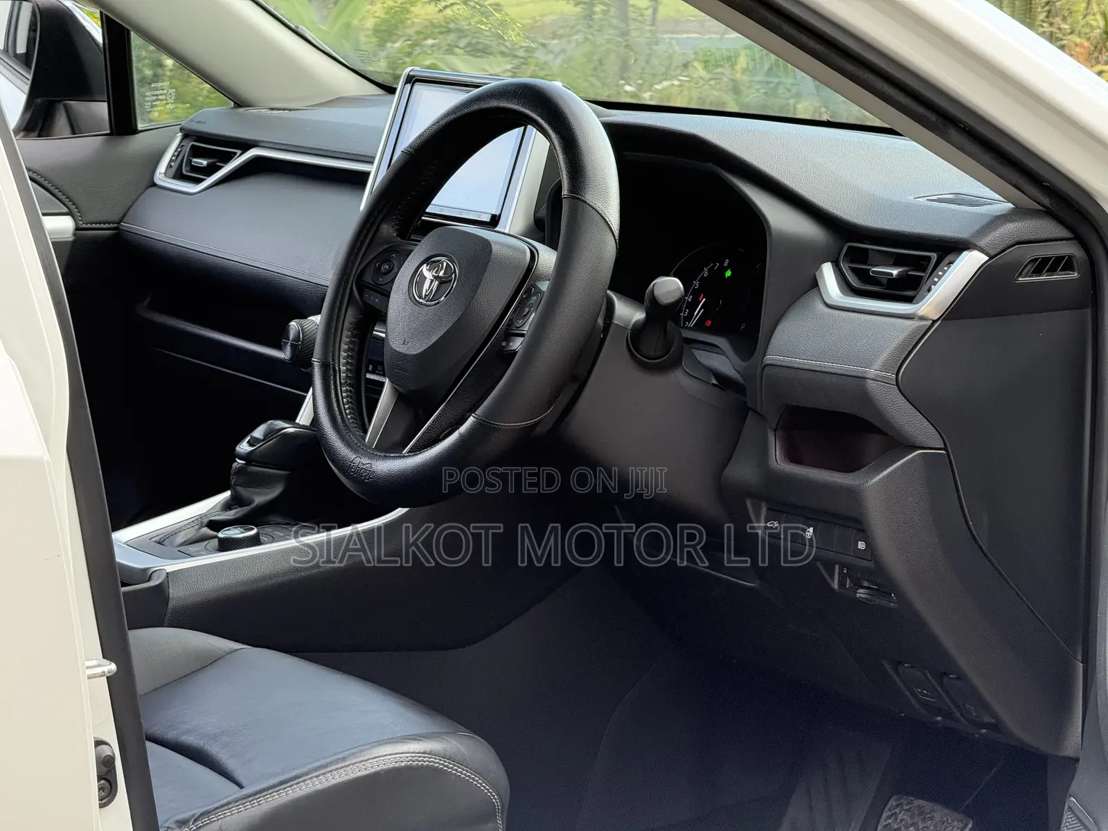 Toyota RAV4 LE AWD 2019 White
